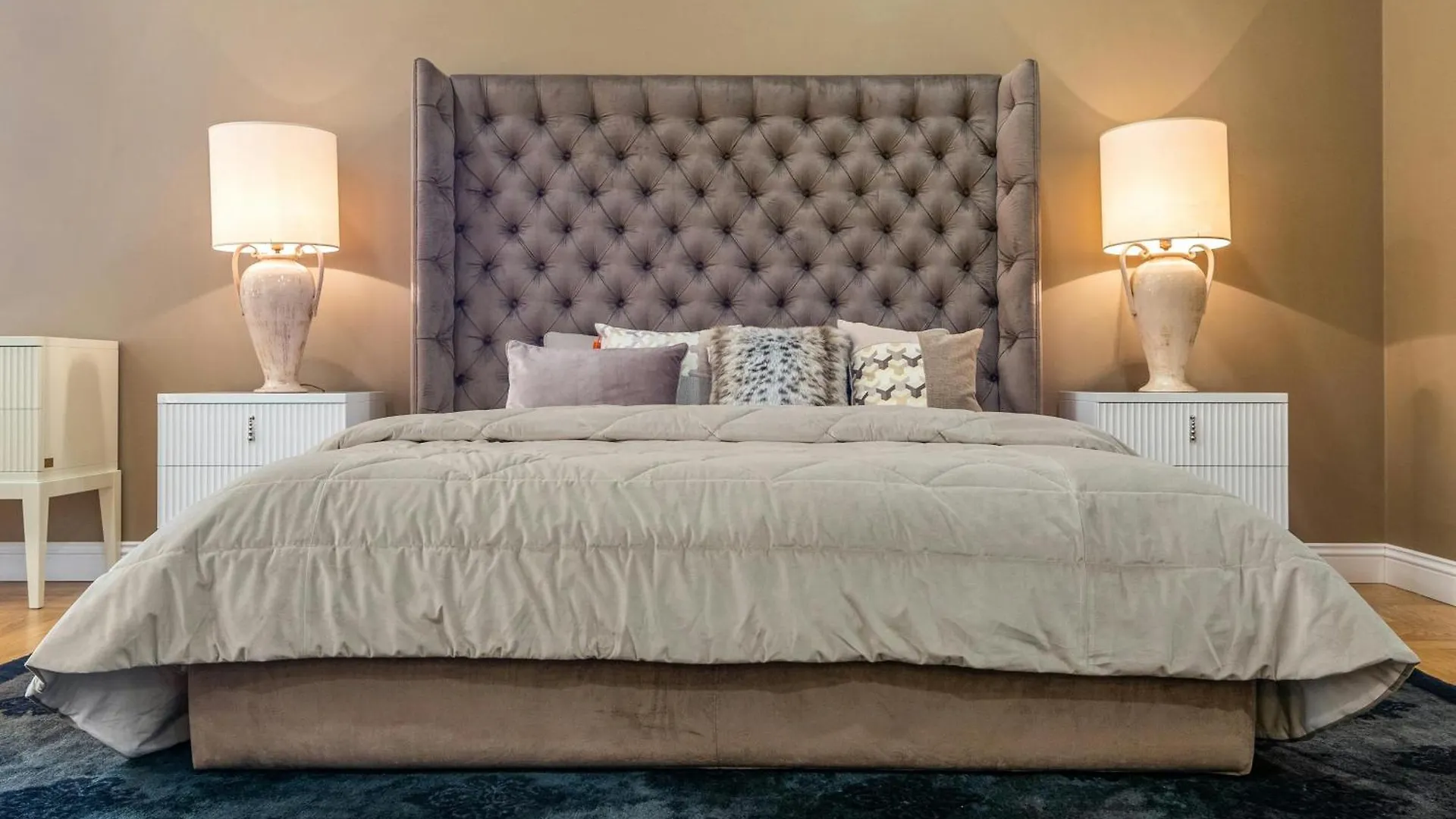 Hotel Luxury Villa Near Delhi Airport New Delhi
